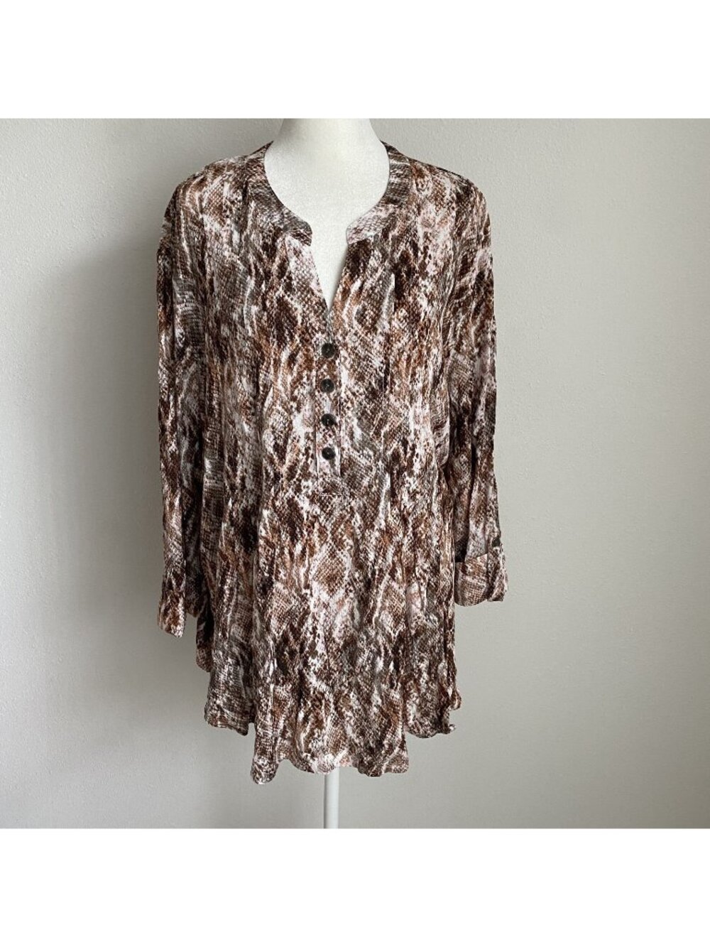 NWT New Directions Womens XXL Blouse Snakeskin Fall Henley Roll Tab Sleeve